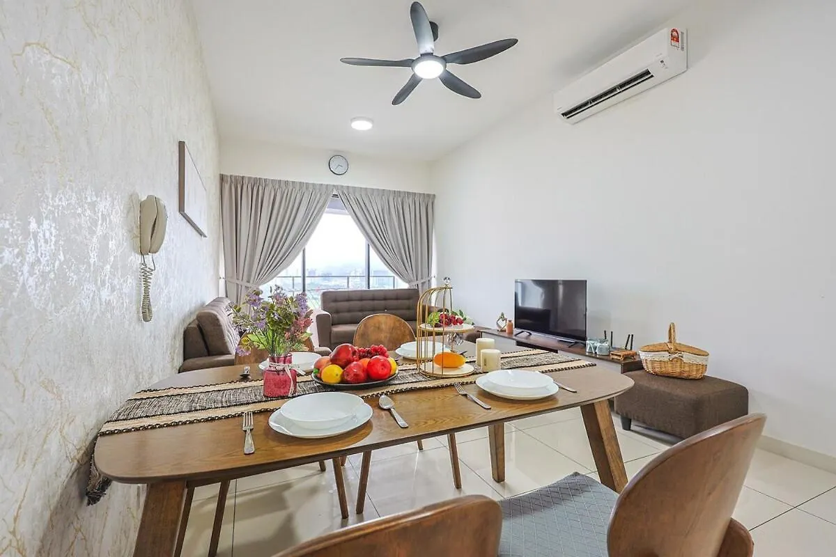 Continew Trx Corner With Dual Balconies & 2 Bedrooms Kuala Lumpur 0*,  Malaysia